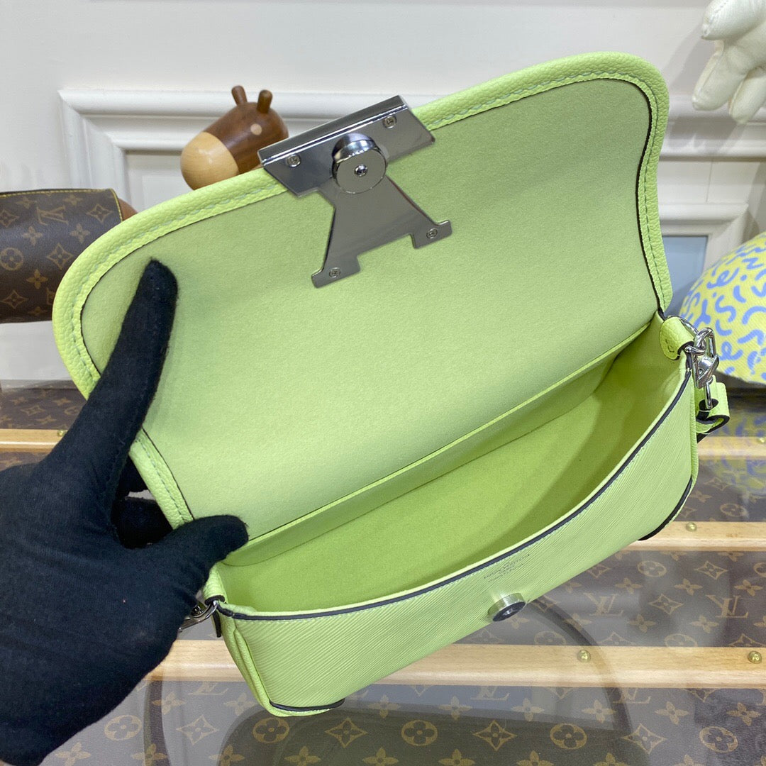 Bolsa Louis Vuitton Buci