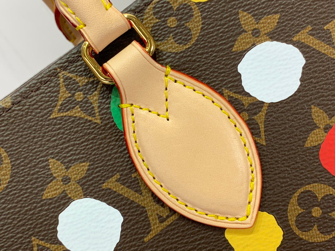 Bolsa Louis Vuitton x YK OnTheGo PM