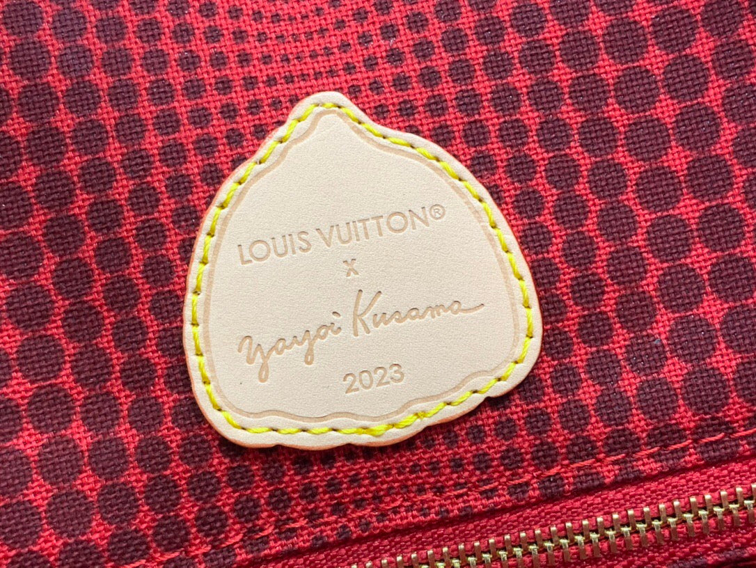 Bolsa Louis Vuitton x YK OnTheGo PM
