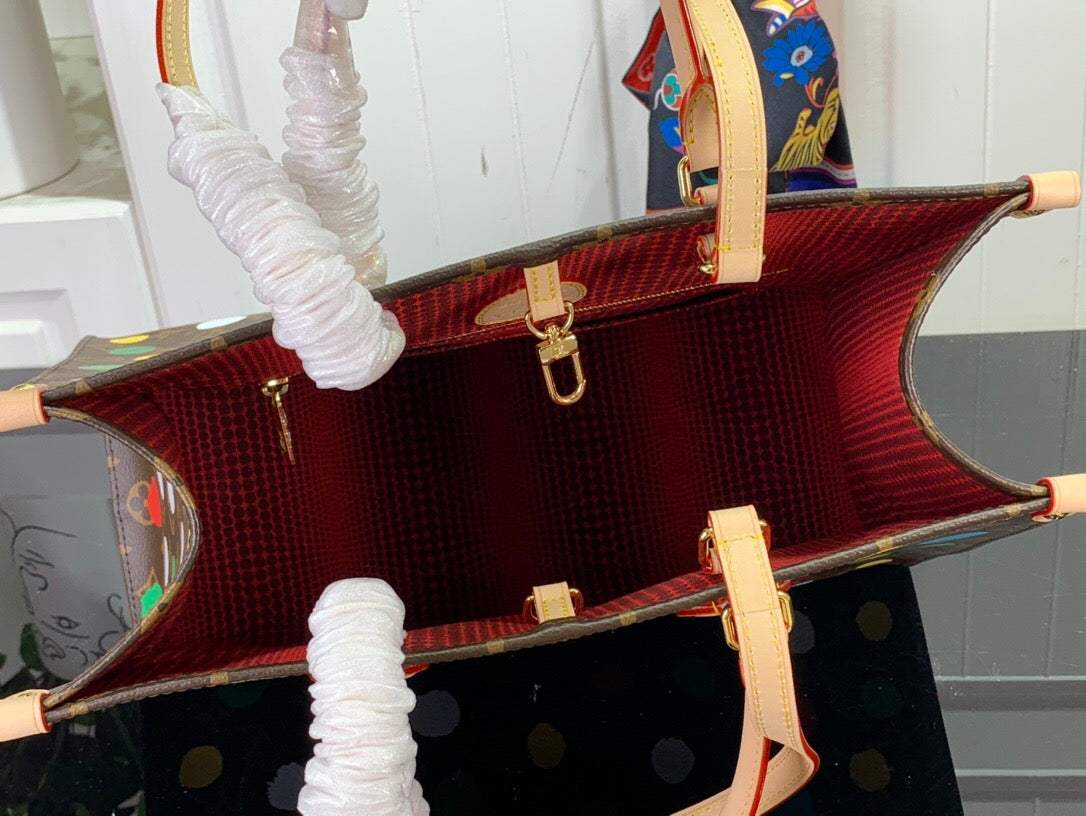 Bolsa Louis Vuitton x YK OnTheGo PM