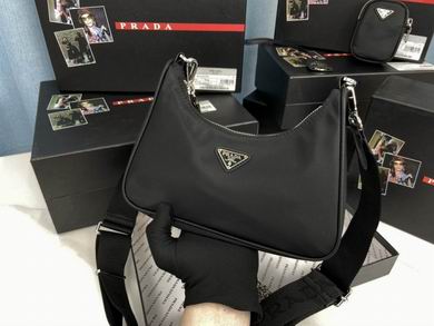 Bolsa Prada Re-Edition