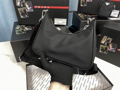 Bolsa Prada Re-Edition
