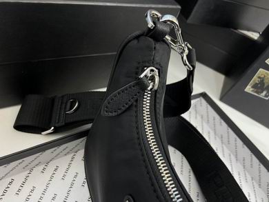 Bolsa Prada Re-Edition