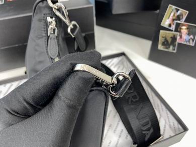 Bolsa Prada Re-Edition