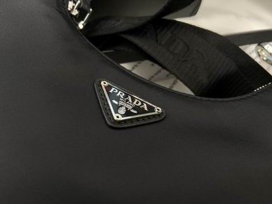 Bolsa Prada Re-Edition