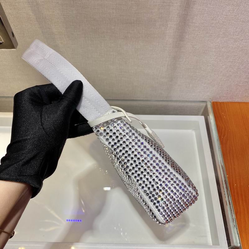 Bolsa Prada Re-Edition Duchesse