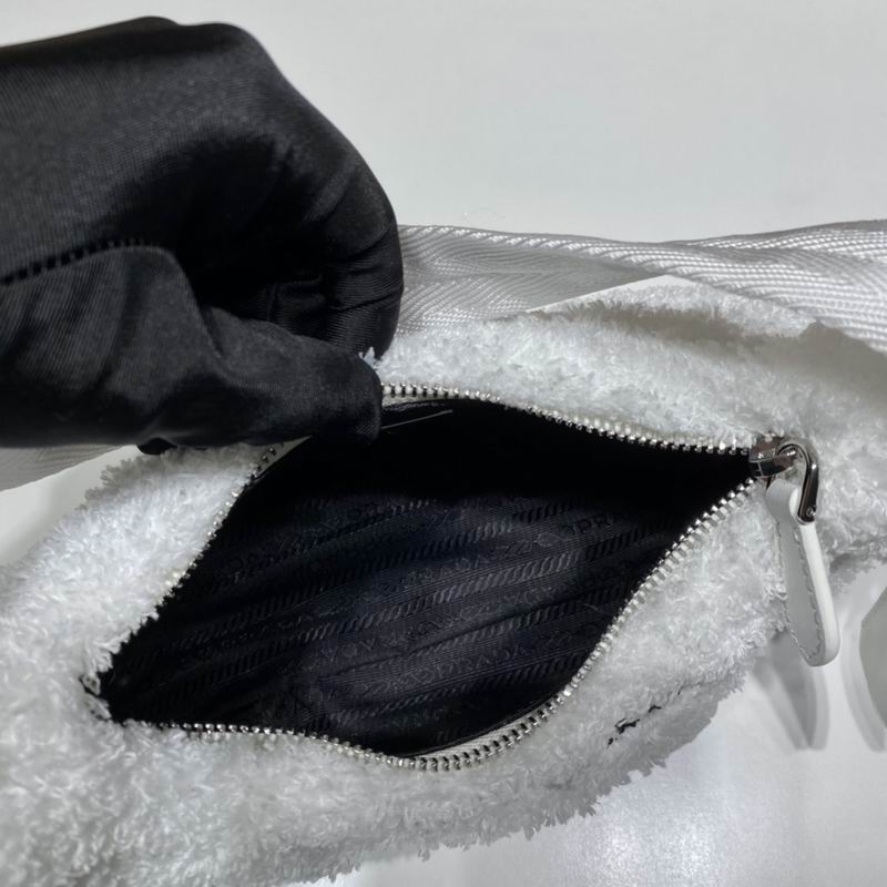 Bolsa Prada Re-Edition Hobo