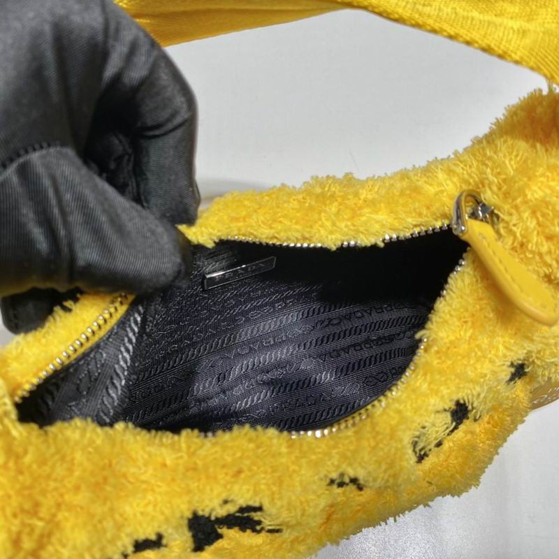 Bolsa Prada Re-Edition Hobo