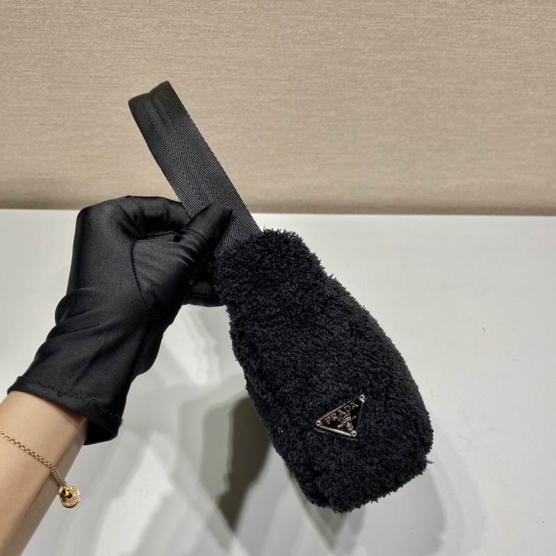 Bolsa Prada Re-Edition Hobo