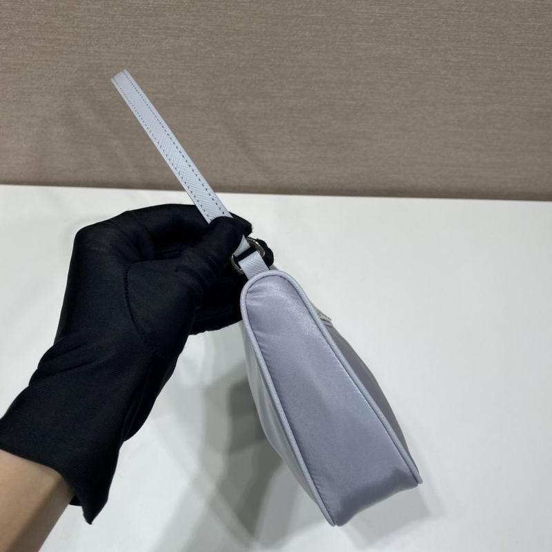 Bolsa Prada Hobo Re-Edition Re-Nylon