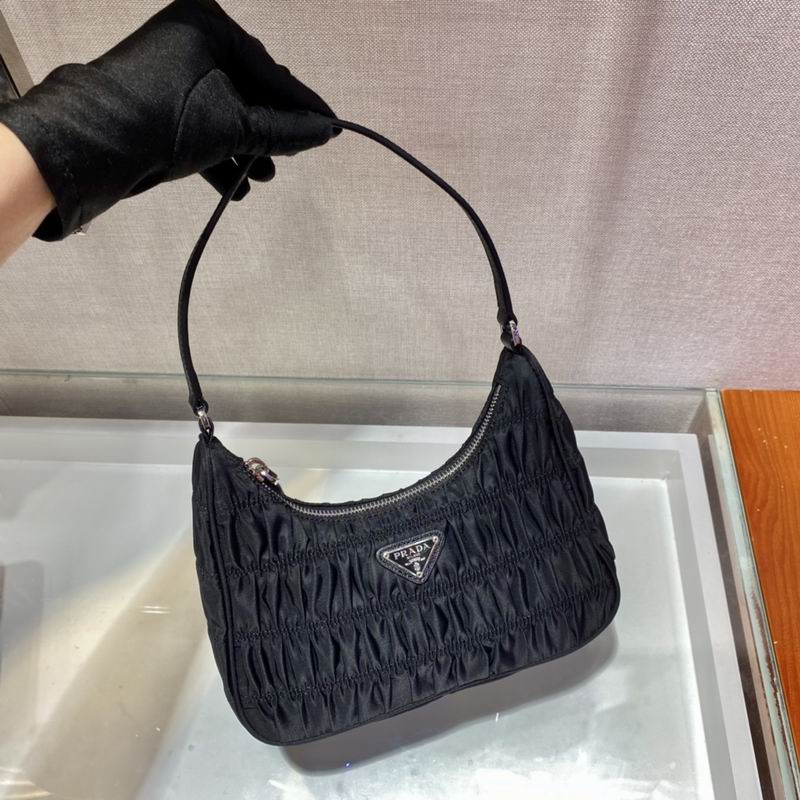 Bolsa Prada Hobo Re-Nylon