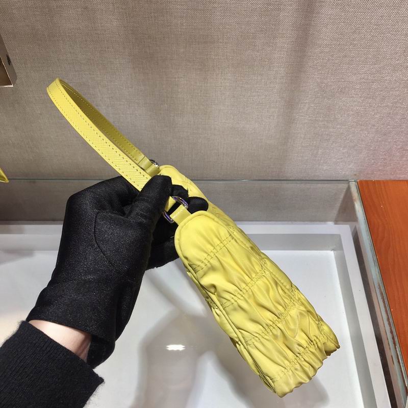 Bolsa Prada Hobo Re-Nylon