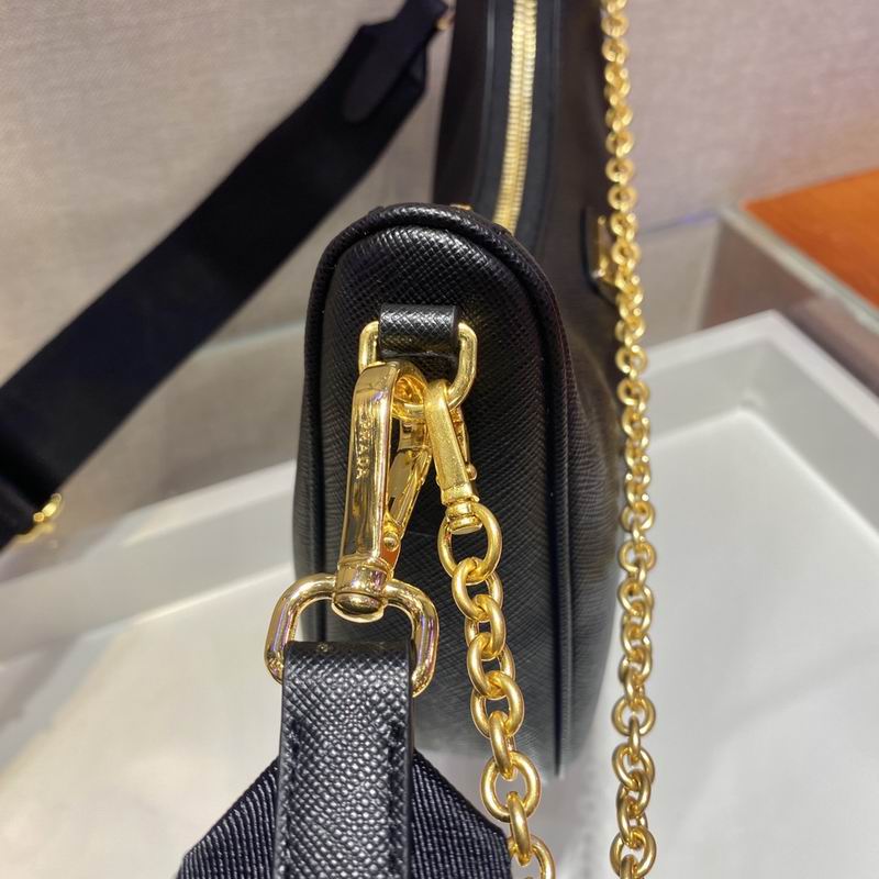 Bolsa Prada Hobo Re-Edition Re-Nylon