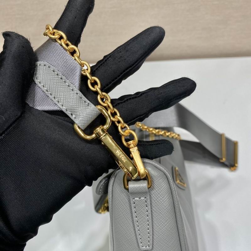 Bolsa Prada Hobo Re-Edition Re-Nylon