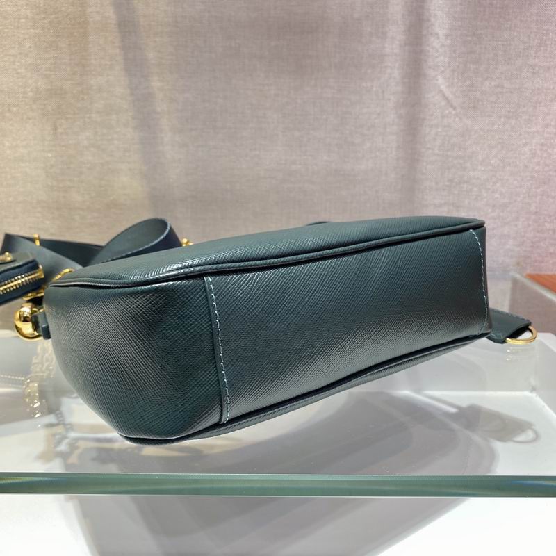 Bolsa Prada Hobo Re-Edition Re-Nylon