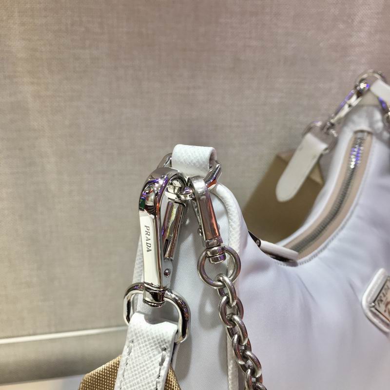 Bolsa Prada Hobo Re-Nylon