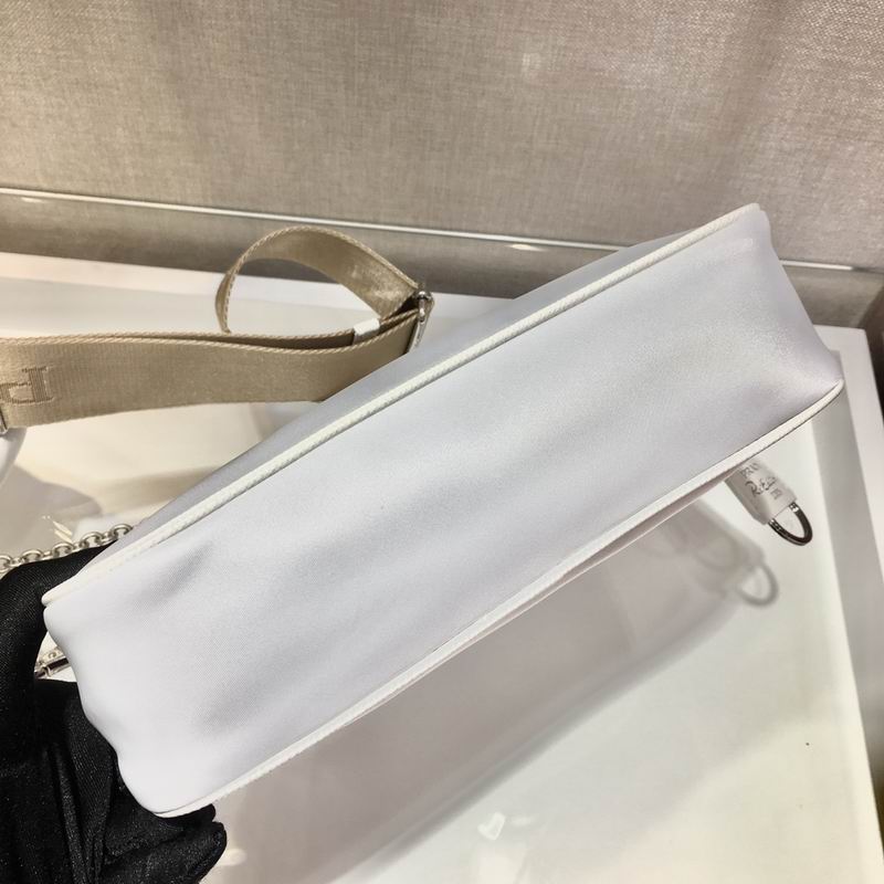 Bolsa Prada Hobo Re-Nylon