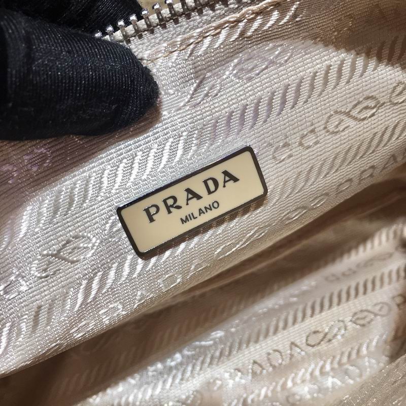 Bolsa Prada Hobo Re-Nylon