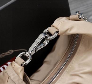 Bolsa Prada Re-Edition