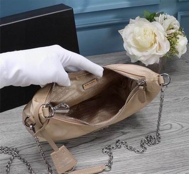 Bolsa Prada Re-Edition
