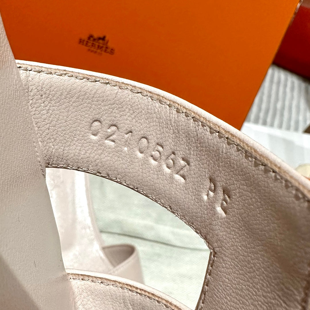 Sandália Hermès