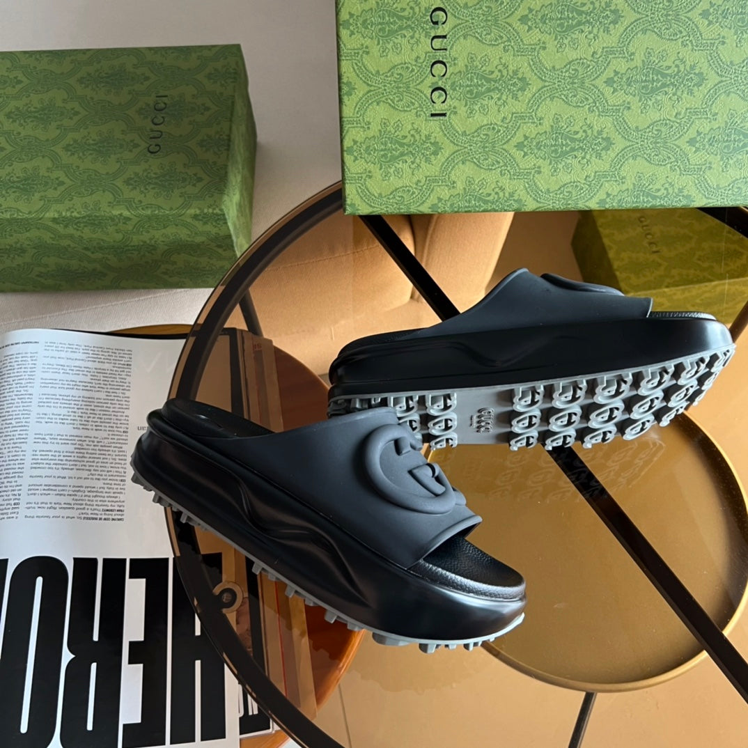 Chinelo Gucci Miami 2022