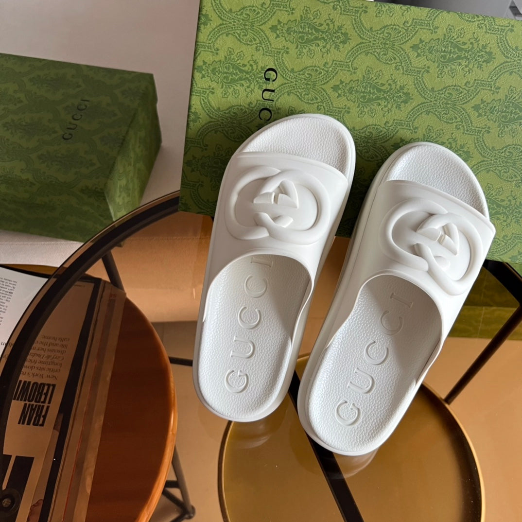 Chinelo Gucci Miami 2022