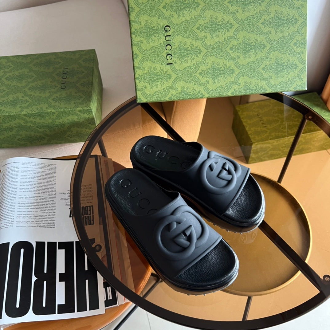 Chinelo Gucci Miami 2022