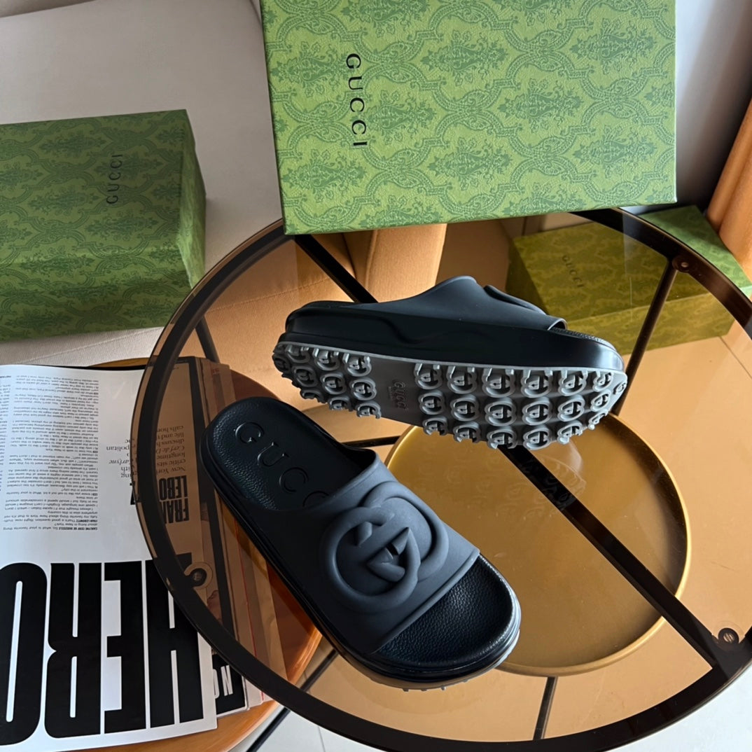 Chinelo Gucci Miami 2022