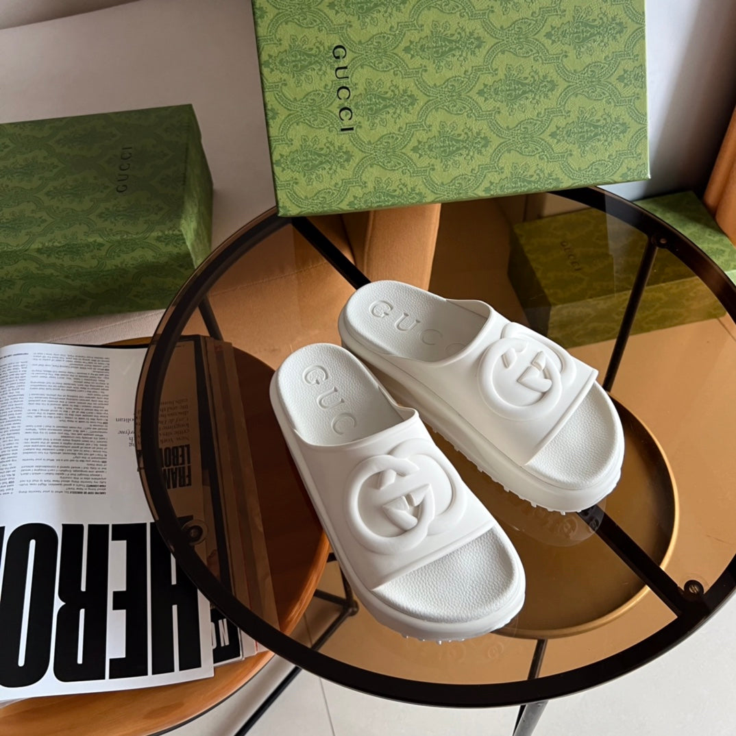 Chinelo Gucci Miami 2022