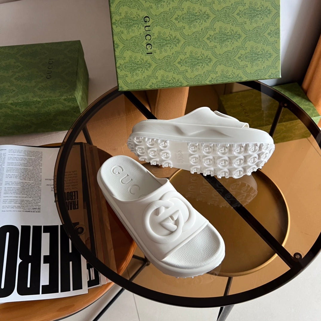 Chinelo Gucci Miami 2022