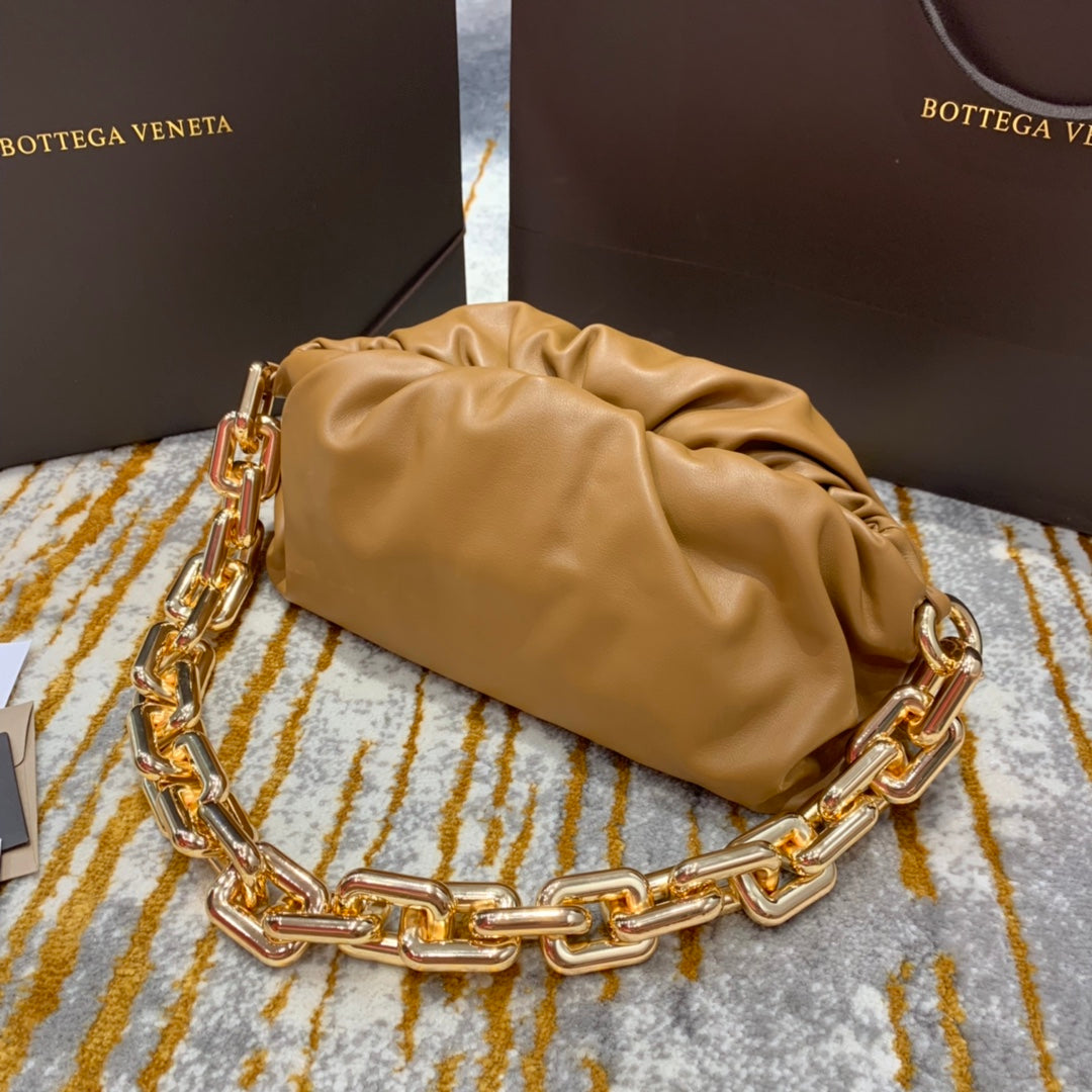 Bolsa Bottega Veneta 𝙏𝙃𝙀 𝘾𝙃𝘼𝙄𝙉 𝙋𝙊𝙐𝘾𝙃 31CM BAG