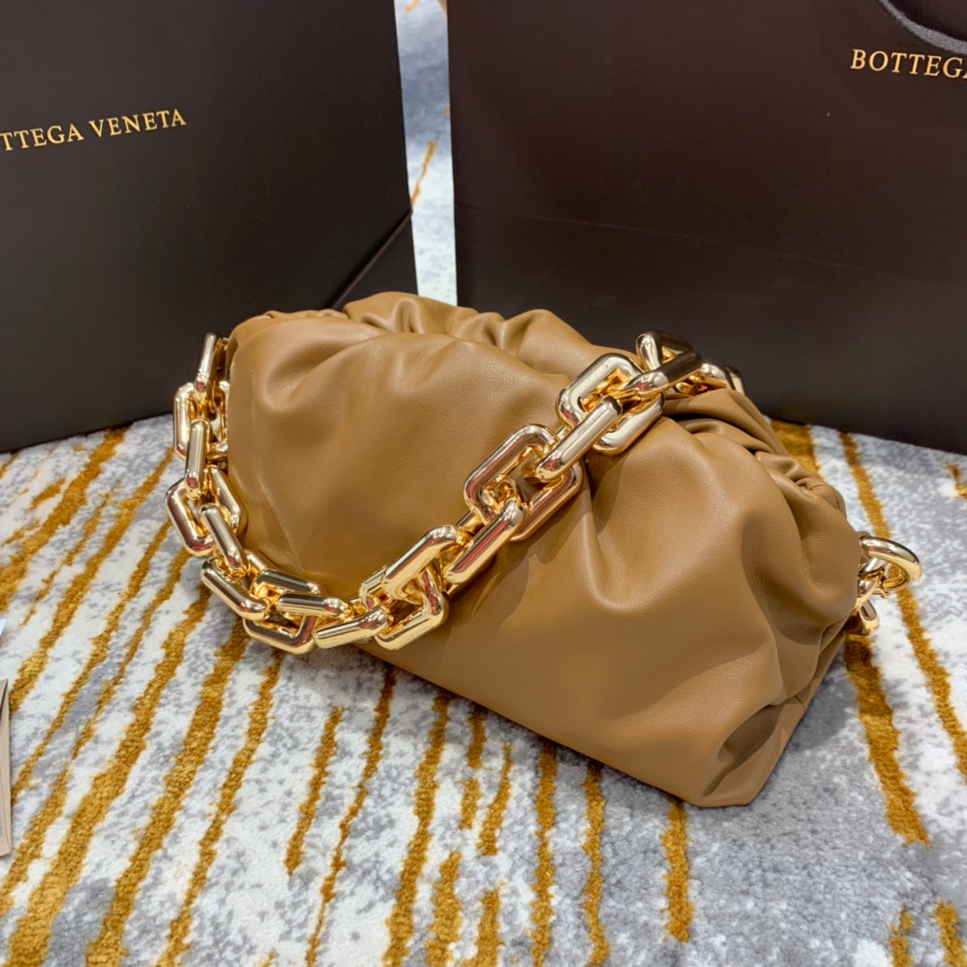 Bolsa Bottega Veneta 𝙏𝙃𝙀 𝘾𝙃𝘼𝙄𝙉 𝙋𝙊𝙐𝘾𝙃 31CM BAG