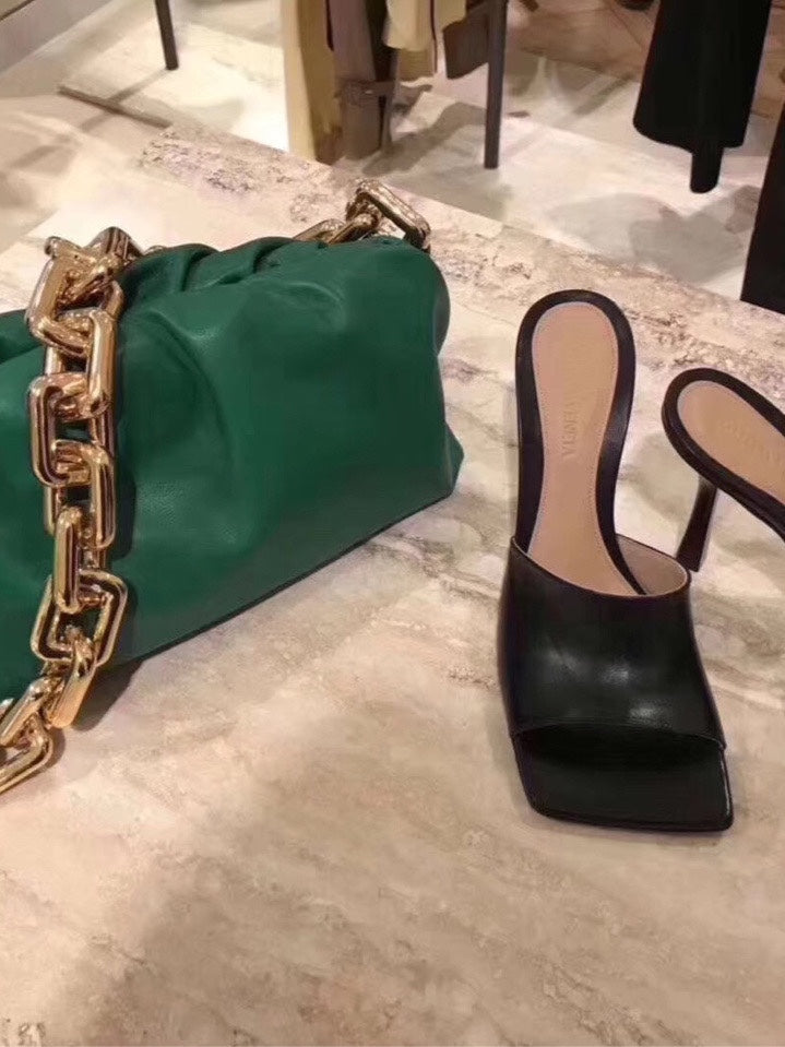 Bolsa Bottega Veneta 𝙏𝙃𝙀 𝘾𝙃𝘼𝙄𝙉 𝙋𝙊𝙐𝘾𝙃 31CM BAG