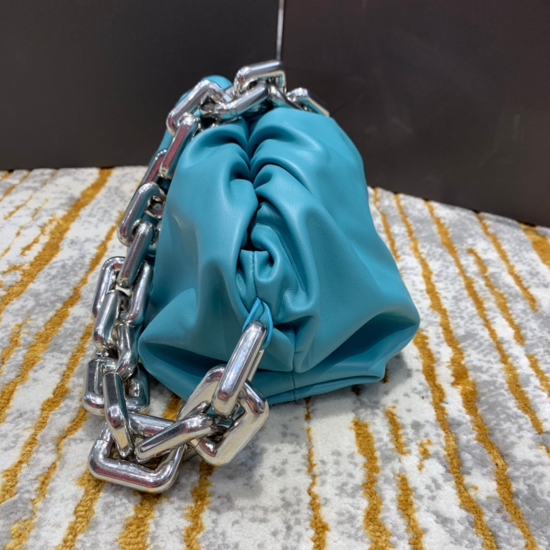 Bolsa Bottega Veneta 𝙏𝙃𝙀 𝘾𝙃𝘼𝙄𝙉 𝙋𝙊𝙐𝘾𝙃 31CM BAG