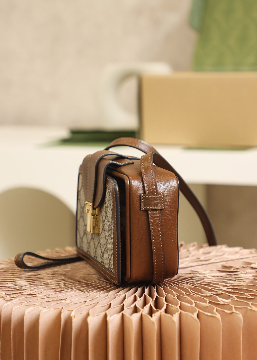 Bolsa Gucci GG mini bag with clasp closure