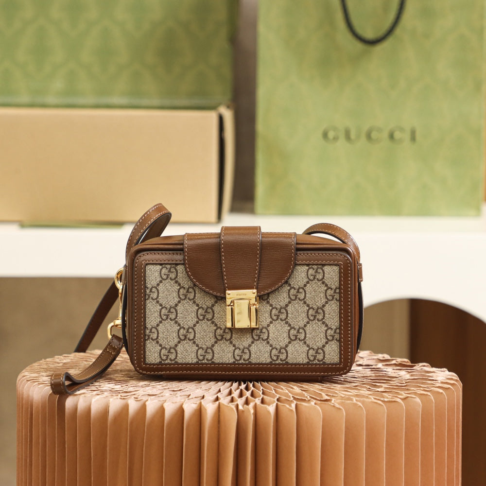 Bolsa Gucci GG mini bag with clasp closure