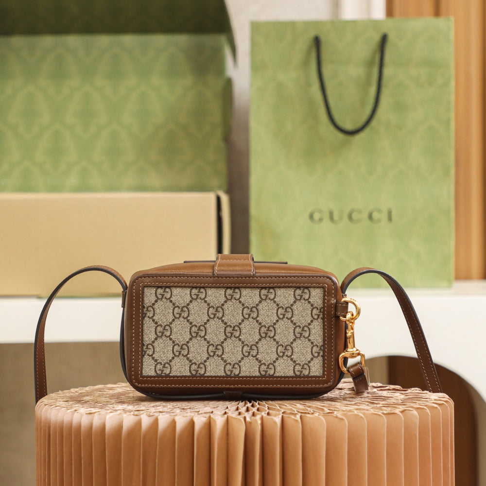 Bolsa Gucci GG mini bag with clasp closure