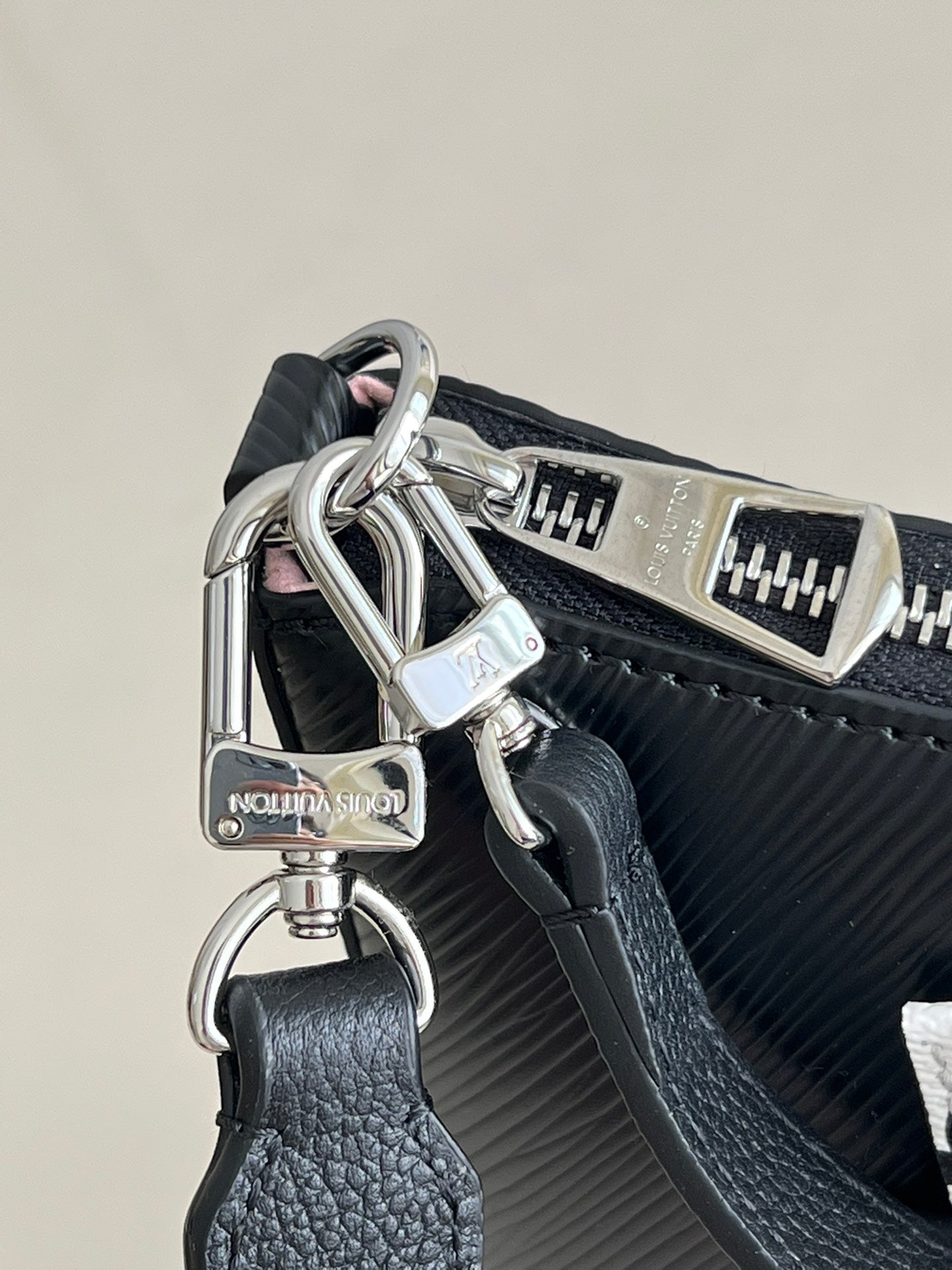 Bolsa Louis Vuitton Why Knot PM