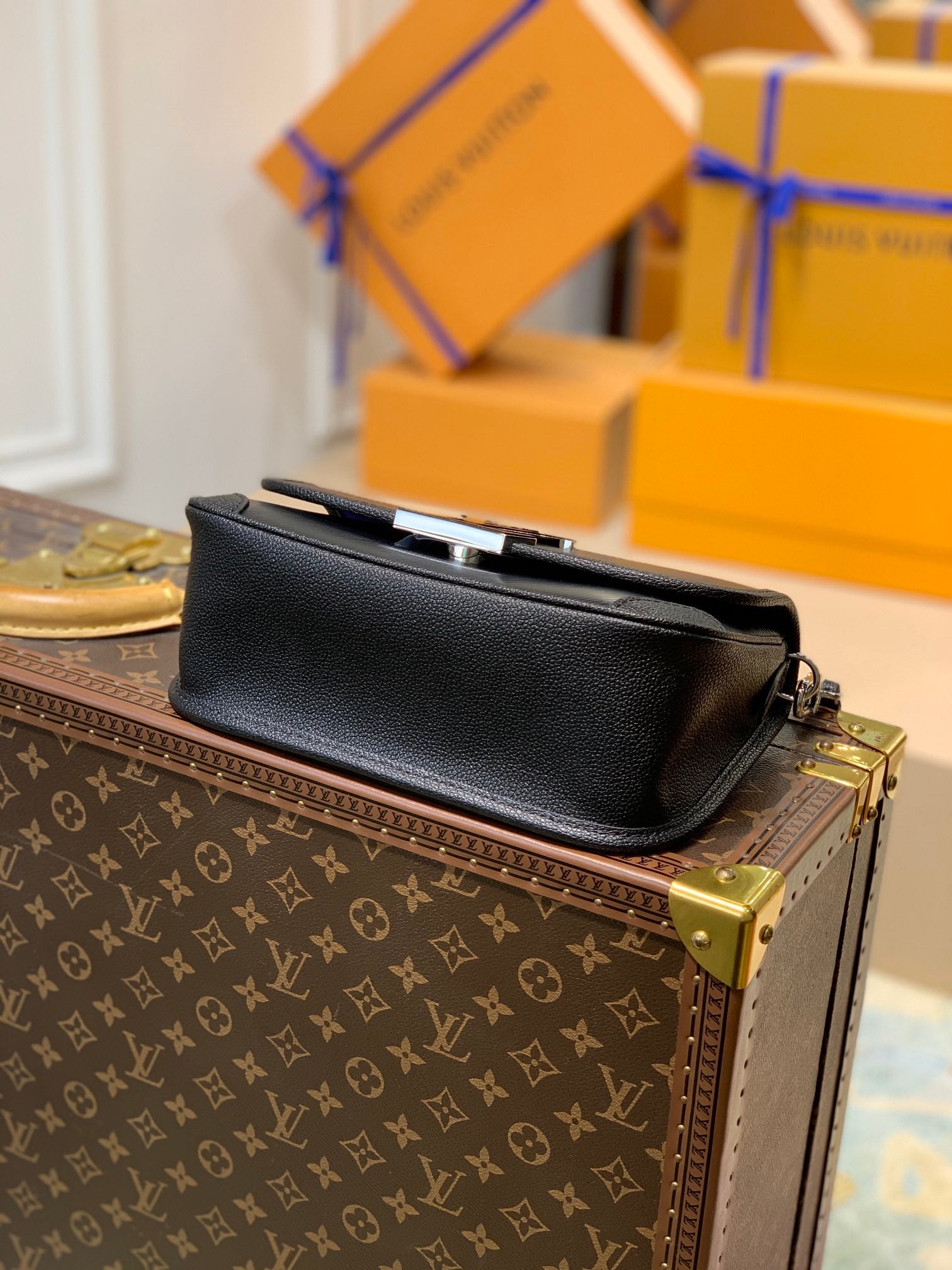 Bolsa Louis Vuitton Buci