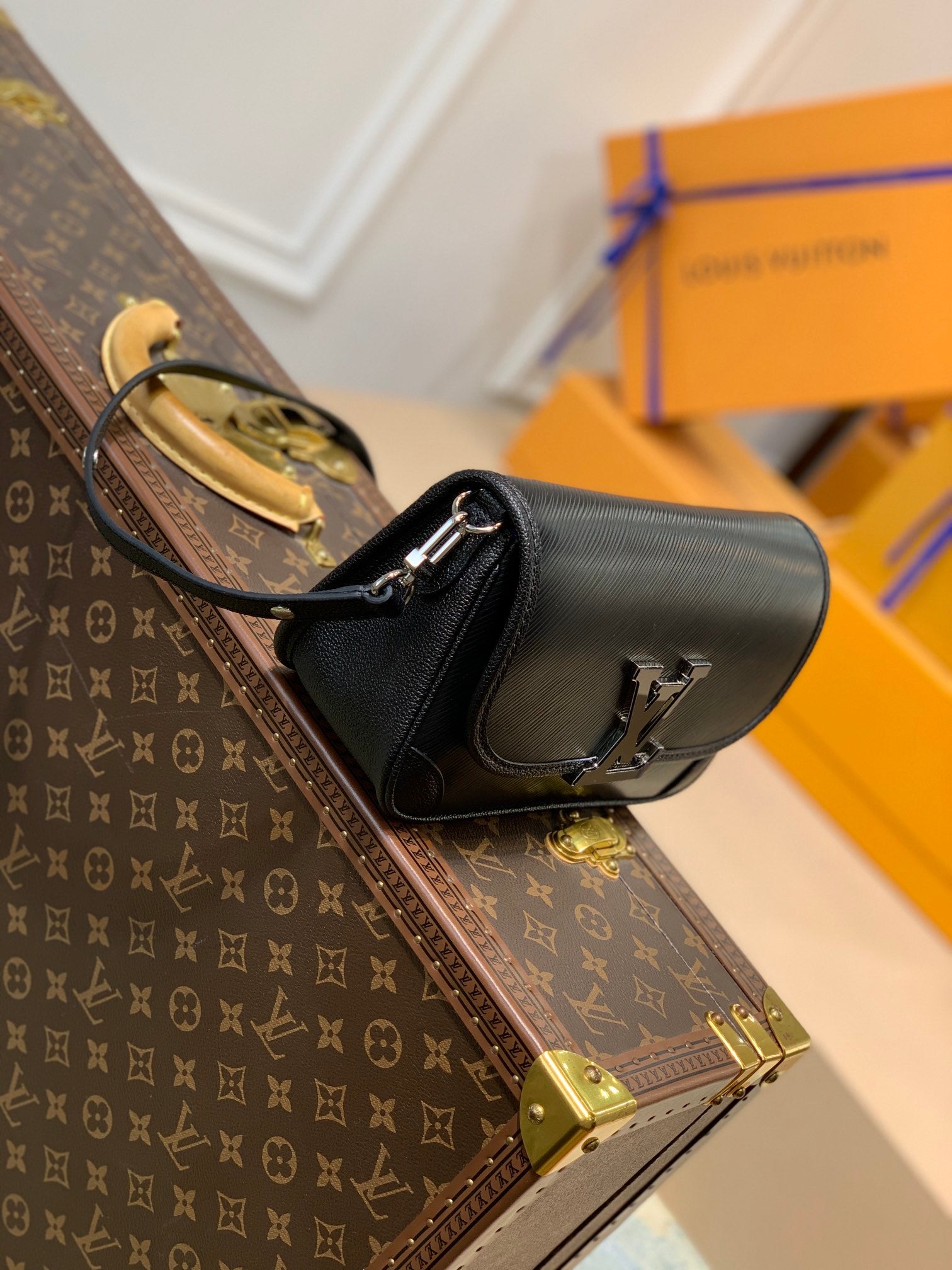 Bolsa Louis Vuitton Buci