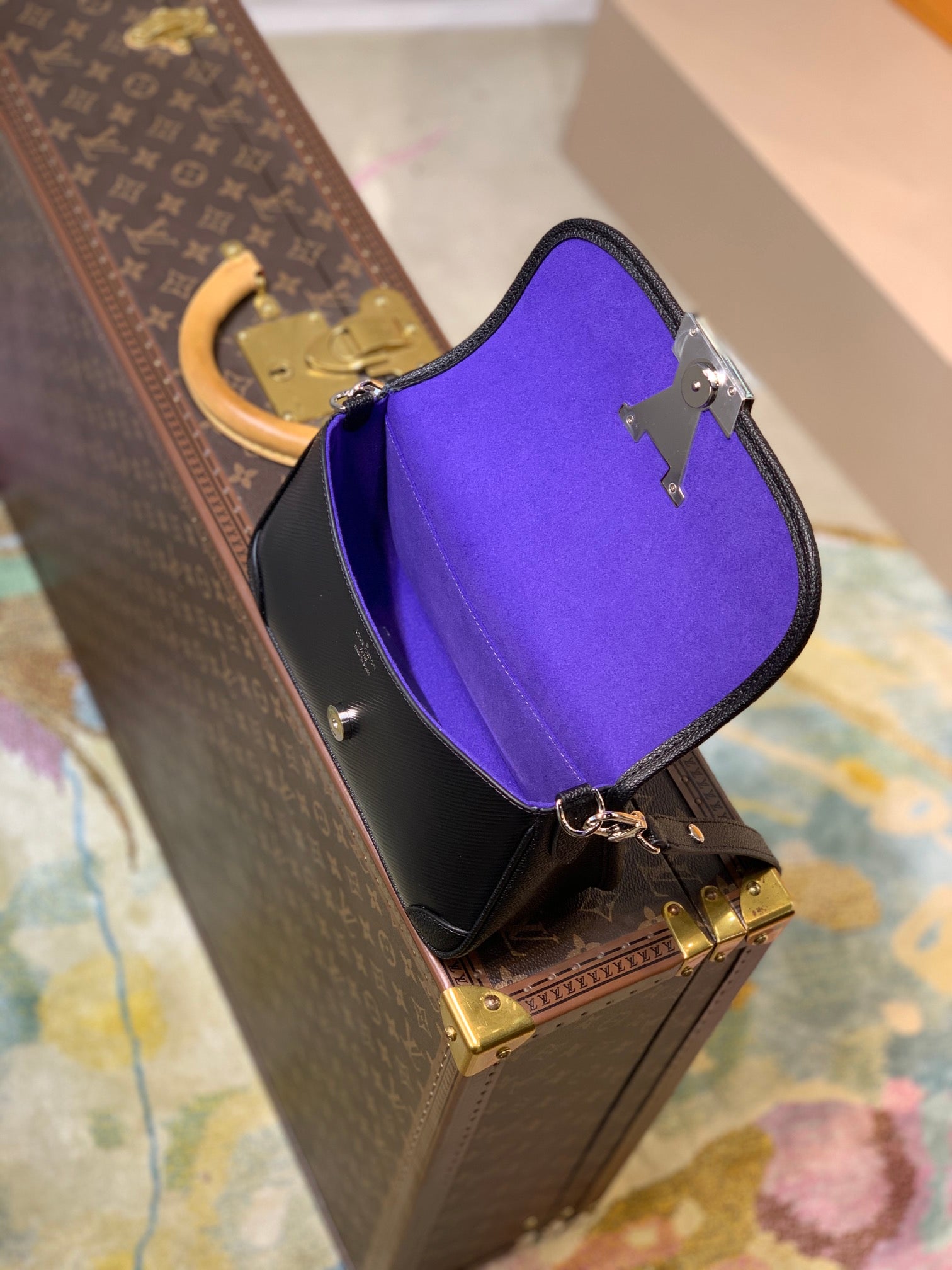 Bolsa Louis Vuitton Buci