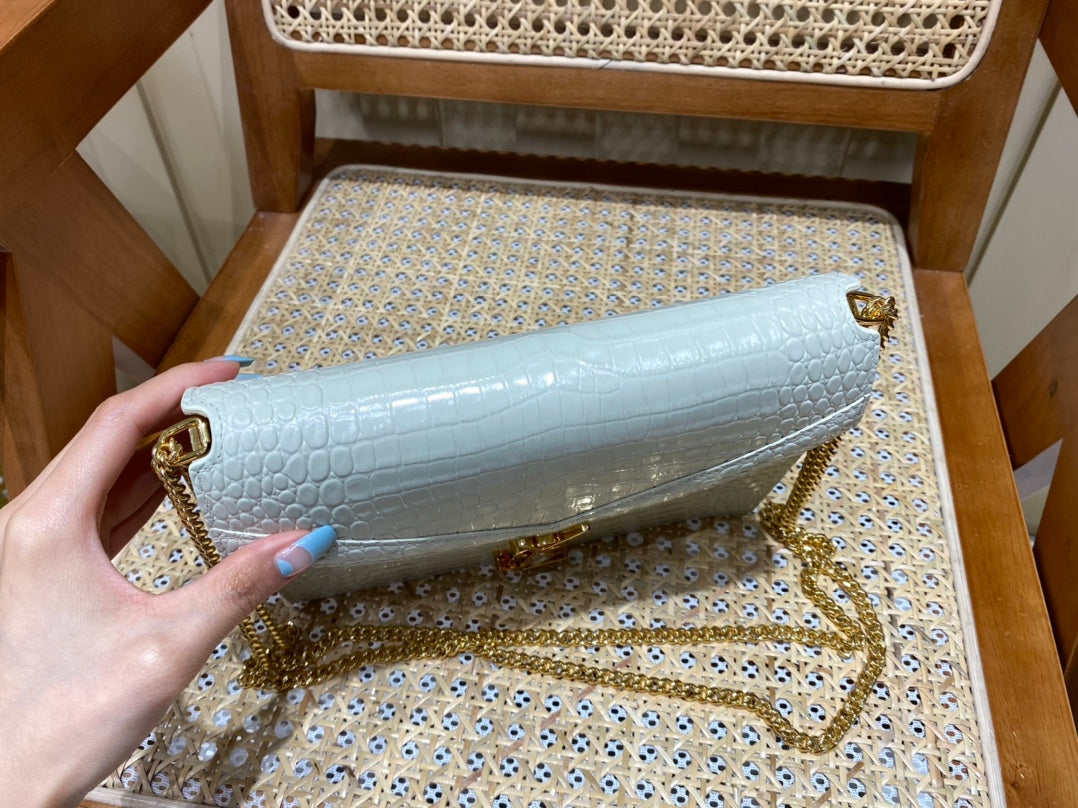 Bolsa YSL 𝑪𝒂𝒔𝒔𝒂𝒏𝒅𝒓𝒂 22CM