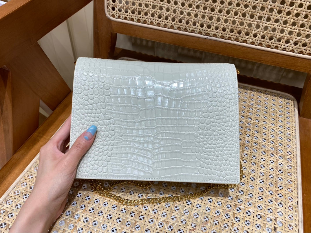 Bolsa YSL 𝑪𝒂𝒔𝒔𝒂𝒏𝒅𝒓𝒂 22CM