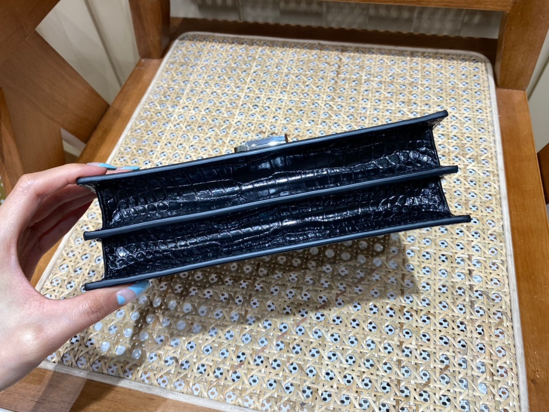 Bolsa YSL 𝑪𝒂𝒔𝒔𝒂𝒏𝒅𝒓𝒂 22CM