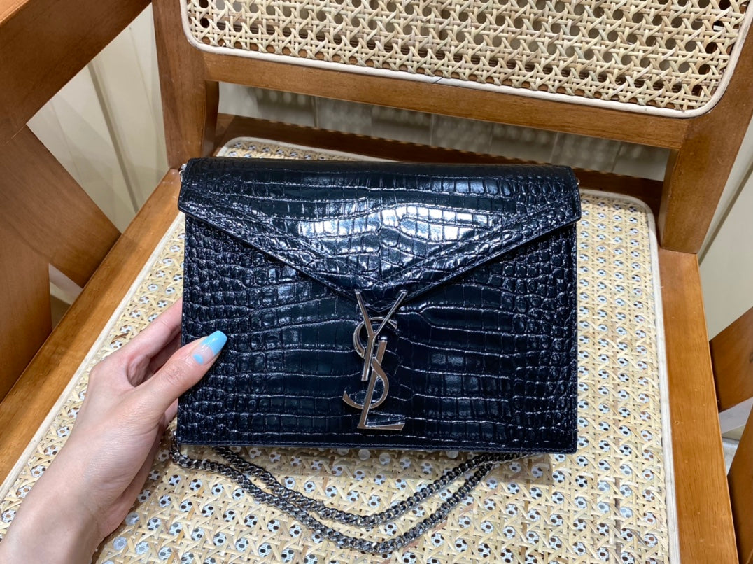 Bolsa YSL 𝑪𝒂𝒔𝒔𝒂𝒏𝒅𝒓𝒂 22CM