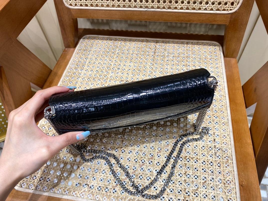 Bolsa YSL 𝑪𝒂𝒔𝒔𝒂𝒏𝒅𝒓𝒂 22CM