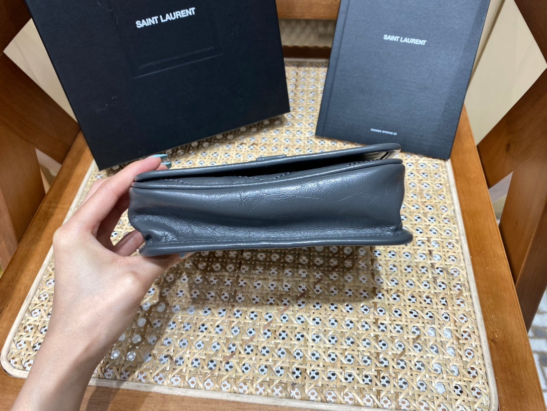 Bolsa YSL 𝑛𝑖𝑘𝑖 𝑐𝘩𝑎𝑖𝑛 𝑤𝑎𝑙𝑙𝑒𝑡