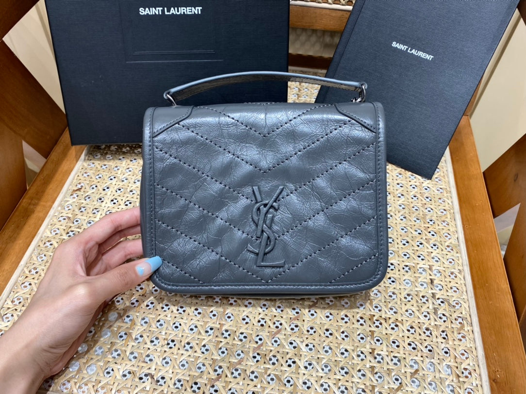 Bolsa YSL 𝑛𝑖𝑘𝑖 𝑐𝘩𝑎𝑖𝑛 𝑤𝑎𝑙𝑙𝑒𝑡