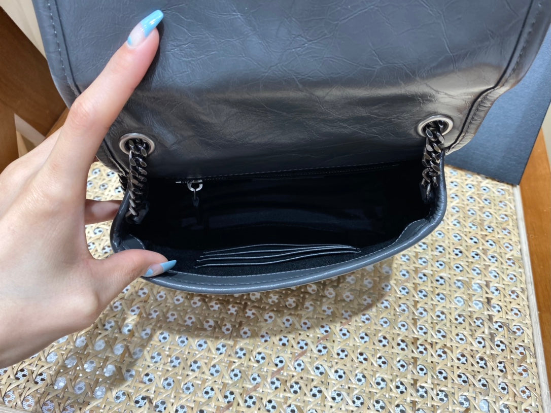 Bolsa YSL 𝑛𝑖𝑘𝑖 𝑐𝘩𝑎𝑖𝑛 𝑤𝑎𝑙𝑙𝑒𝑡